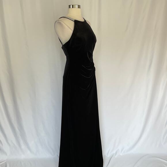Black Velvet Beaded Strappy Back Evening Gown Size 8 Long Formal Dress by AQUA - Picture 3 of 13